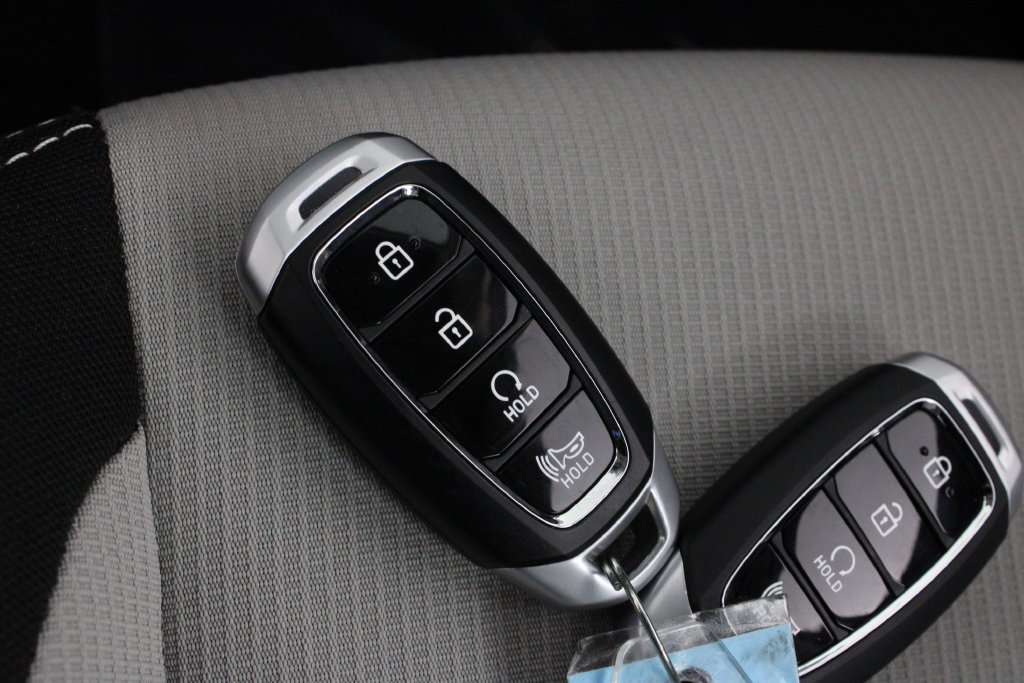 Certified 2025 Hyundai Venue SEL FWD image 31