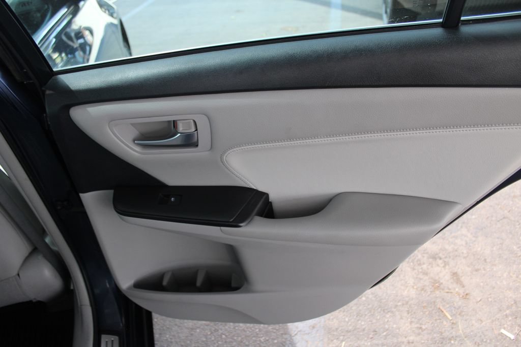 Used 2015 Toyota Camry XLE w/ Moonroof Package FWD image 58