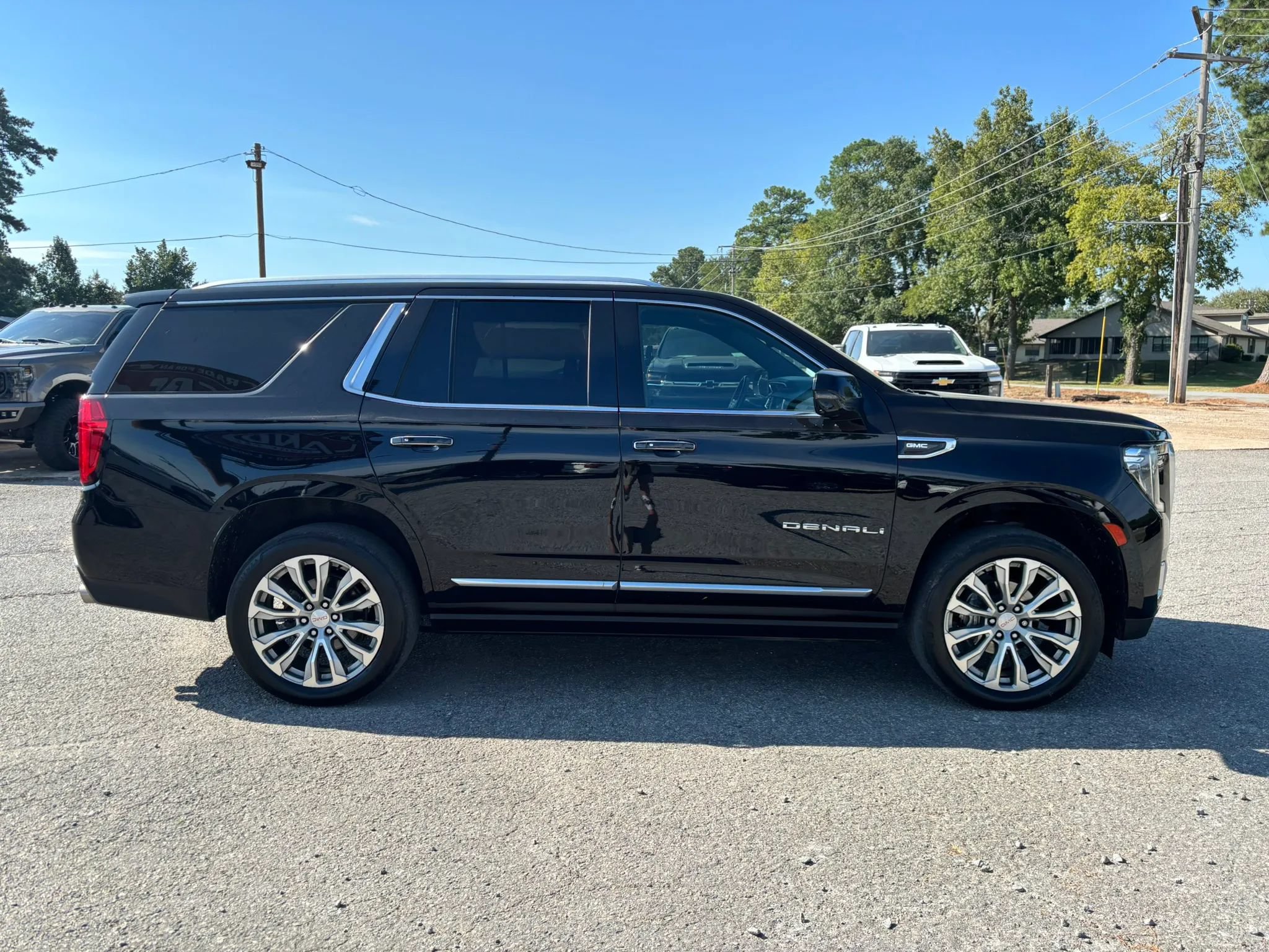 Used 2021 GMC Yukon Denali w/ Denali Ultimate Package AWD/4WD image 6