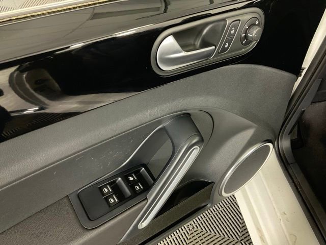 Used 2013 Volkswagen Beetle 2.0T FWD image 23