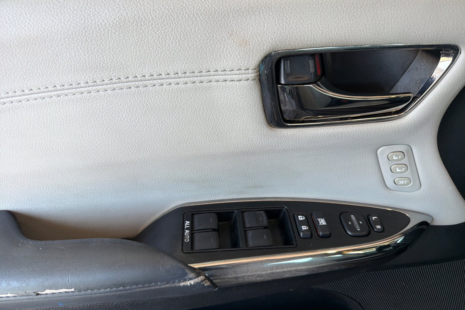 Used 2013 Toyota Avalon XLE Touring FWD image 9