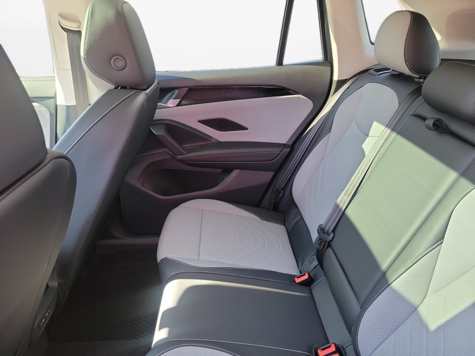 New 2026 Volkswagen Tiguan SE AWD/4WD image 13