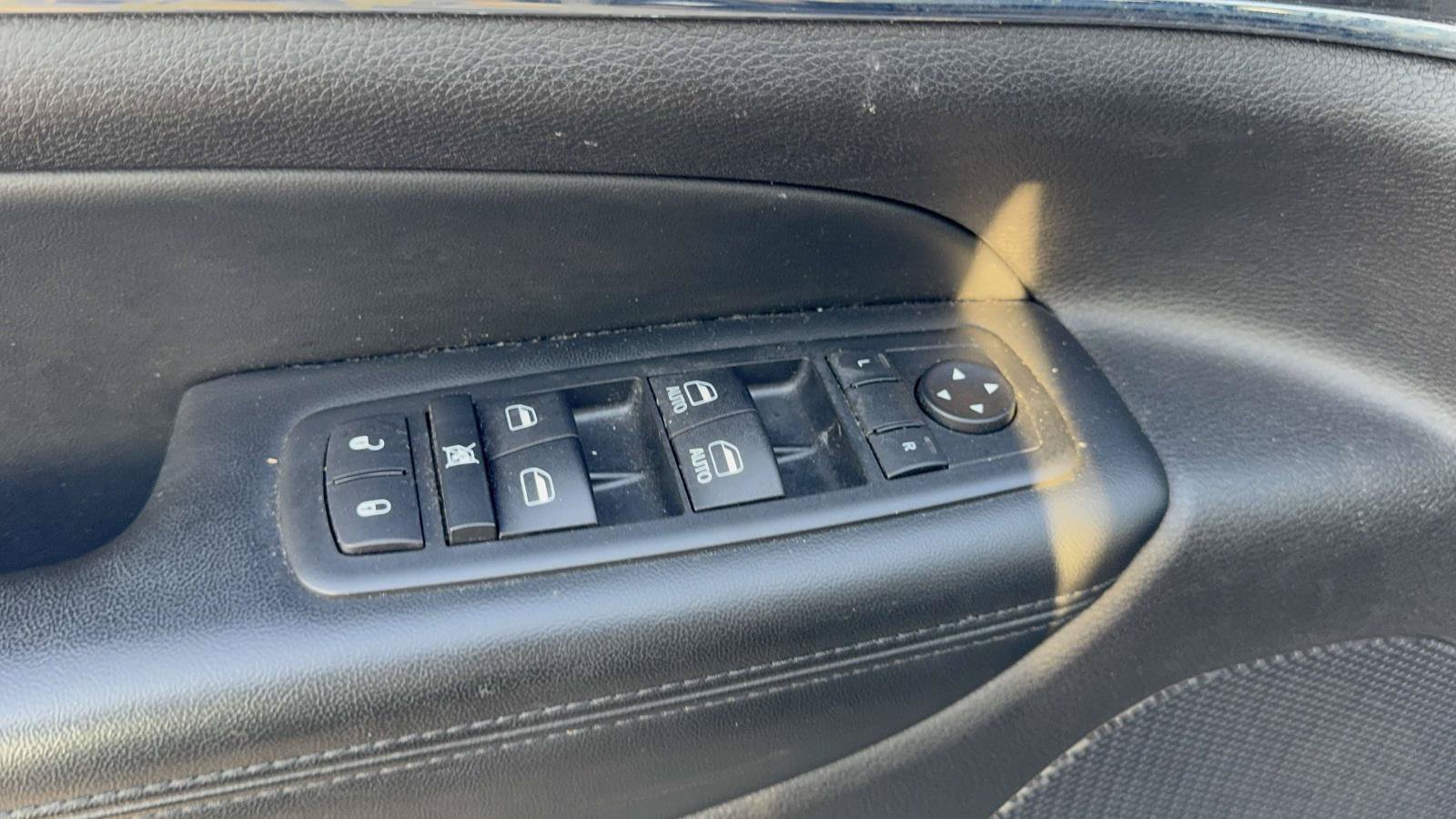 Used 2020 Jeep Grand Cherokee Limited AWD/4WD image 19