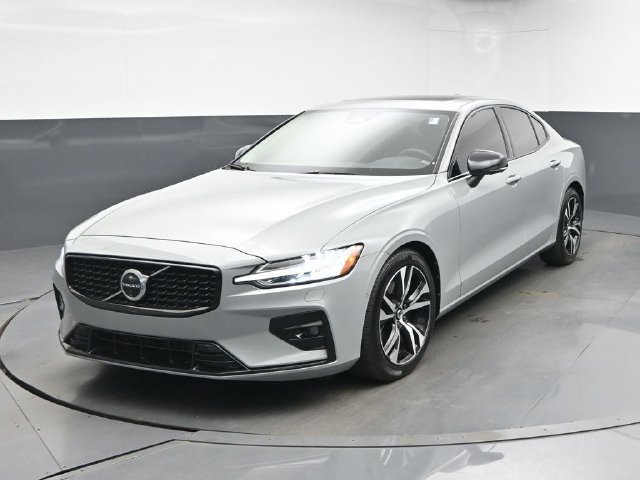 Used 2025 Volvo S60 B5 Plus FWD image 3