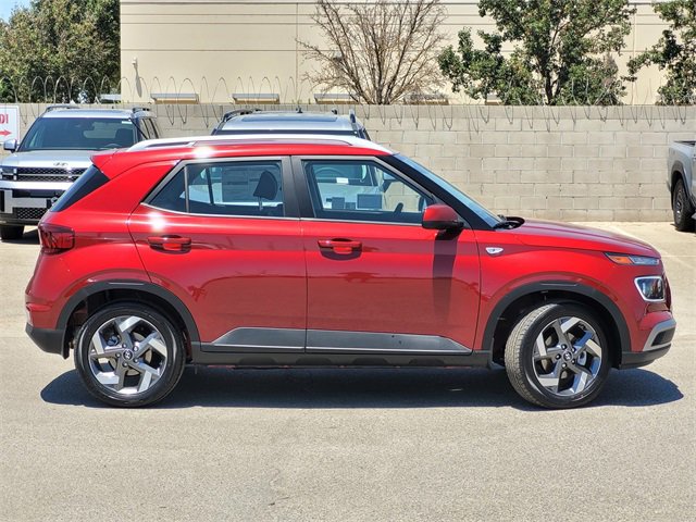 New 2025 Hyundai Venue Limited image 3