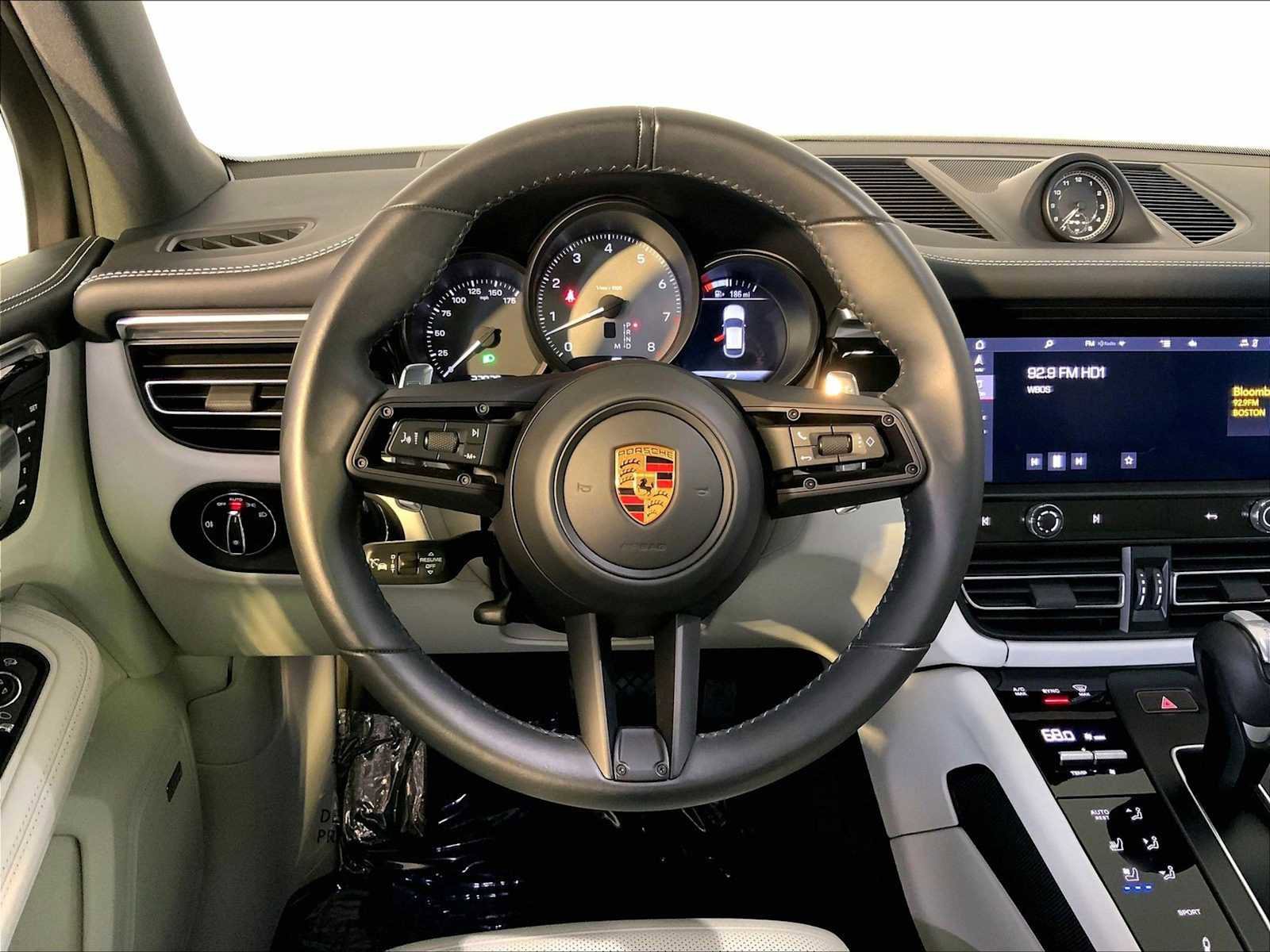 Certified 2023 Porsche Macan S AWD/4WD image 15