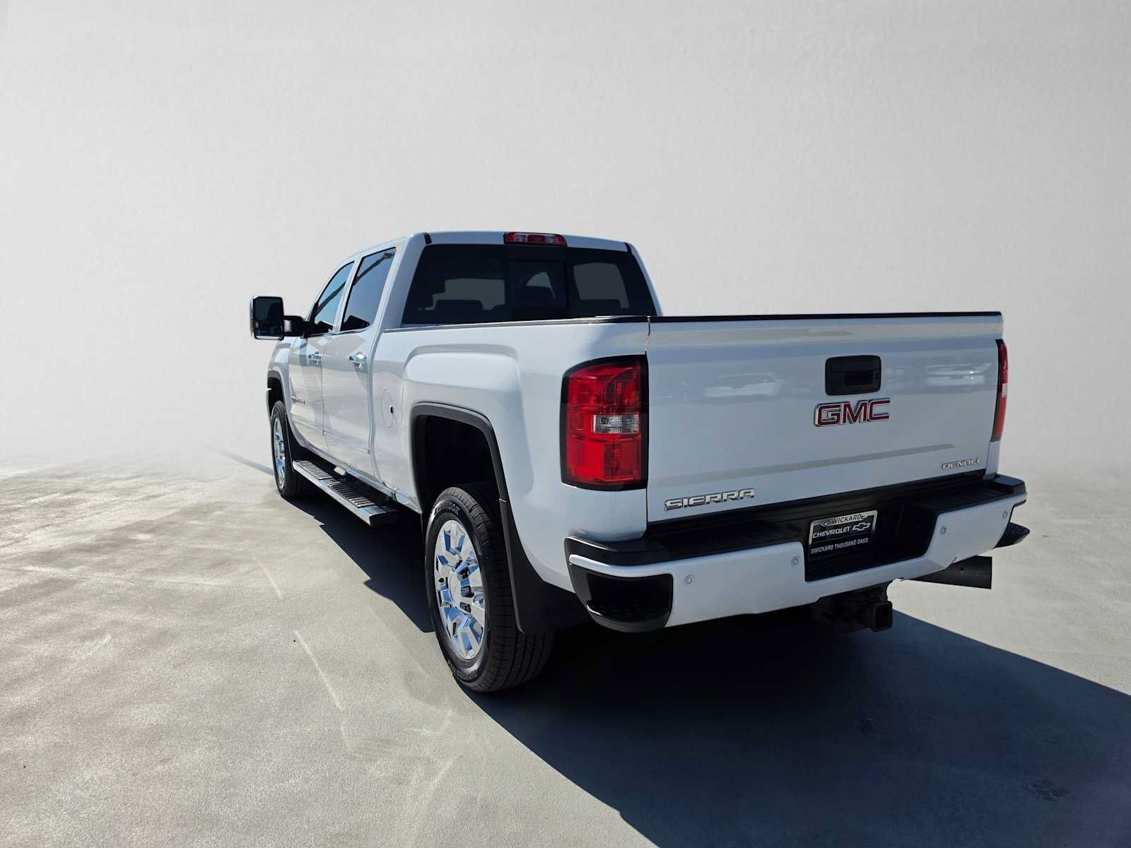 Used 2016 GMC Sierra 2500 Denali w/ Duramax Plus Package AWD/4WD image 5