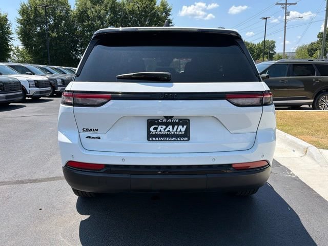 Used 2024 Jeep Grand Cherokee Altitude AWD/4WD image 7