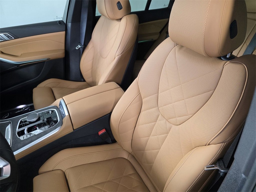 Used 2025 BMW X5 xDrive50e w/ Parking Assistance Package image 10