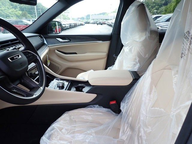 New 2025 Jeep Grand Cherokee L Limited image 12