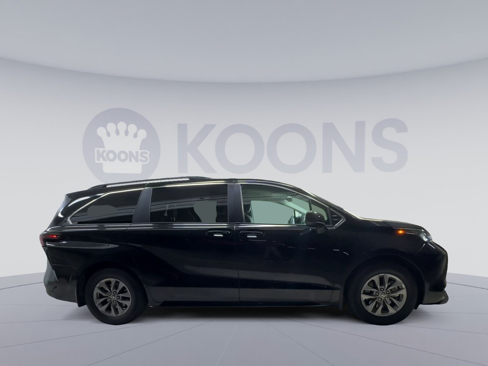 Used 2023 Toyota Sienna LE FWD image 12