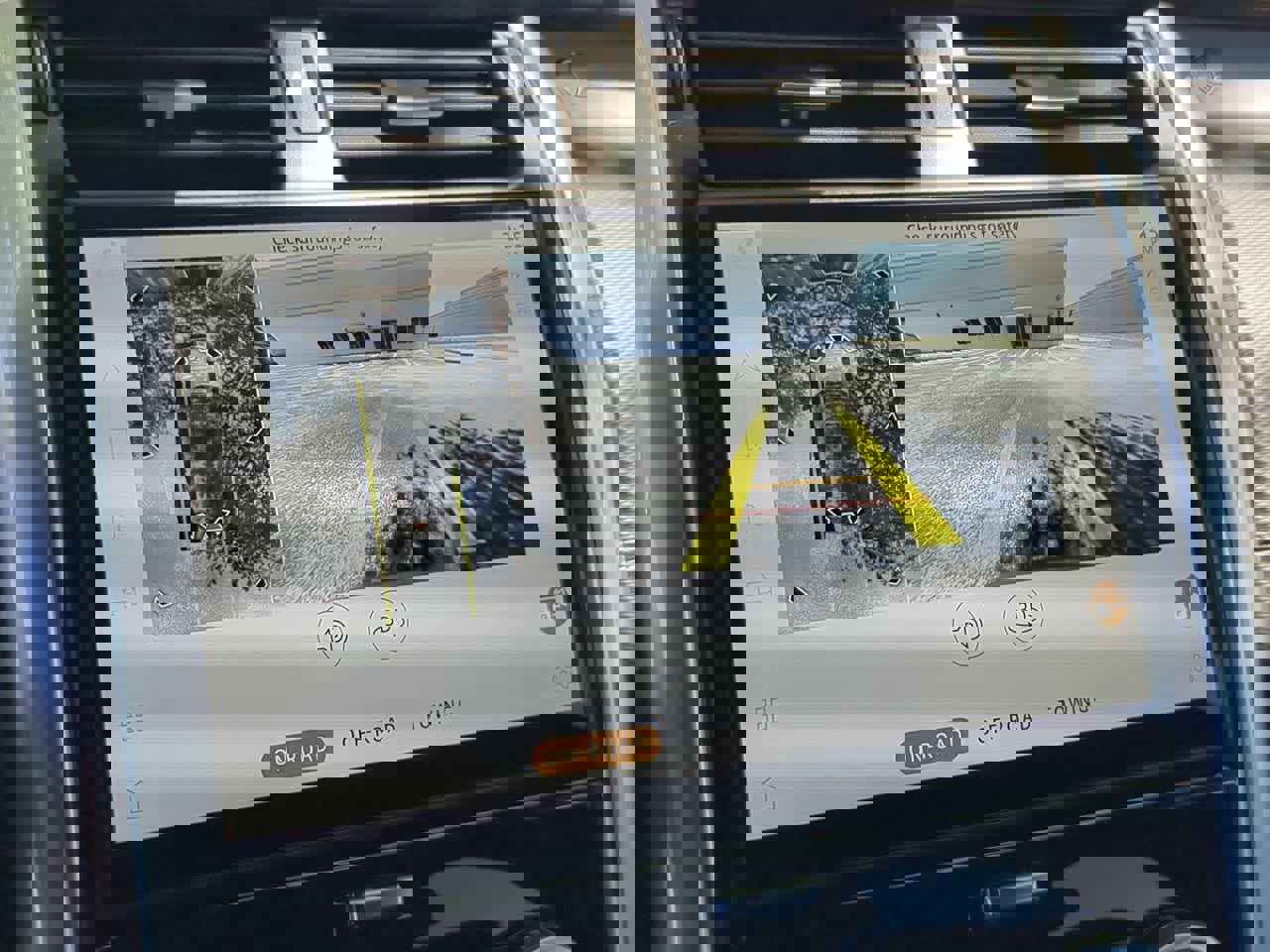 Used 2025 Land Rover Discovery Dynamic SE AWD/4WD image 32