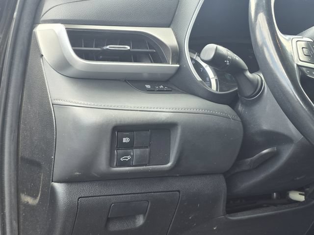 Used 2022 Toyota Highlander XLE FWD image 19