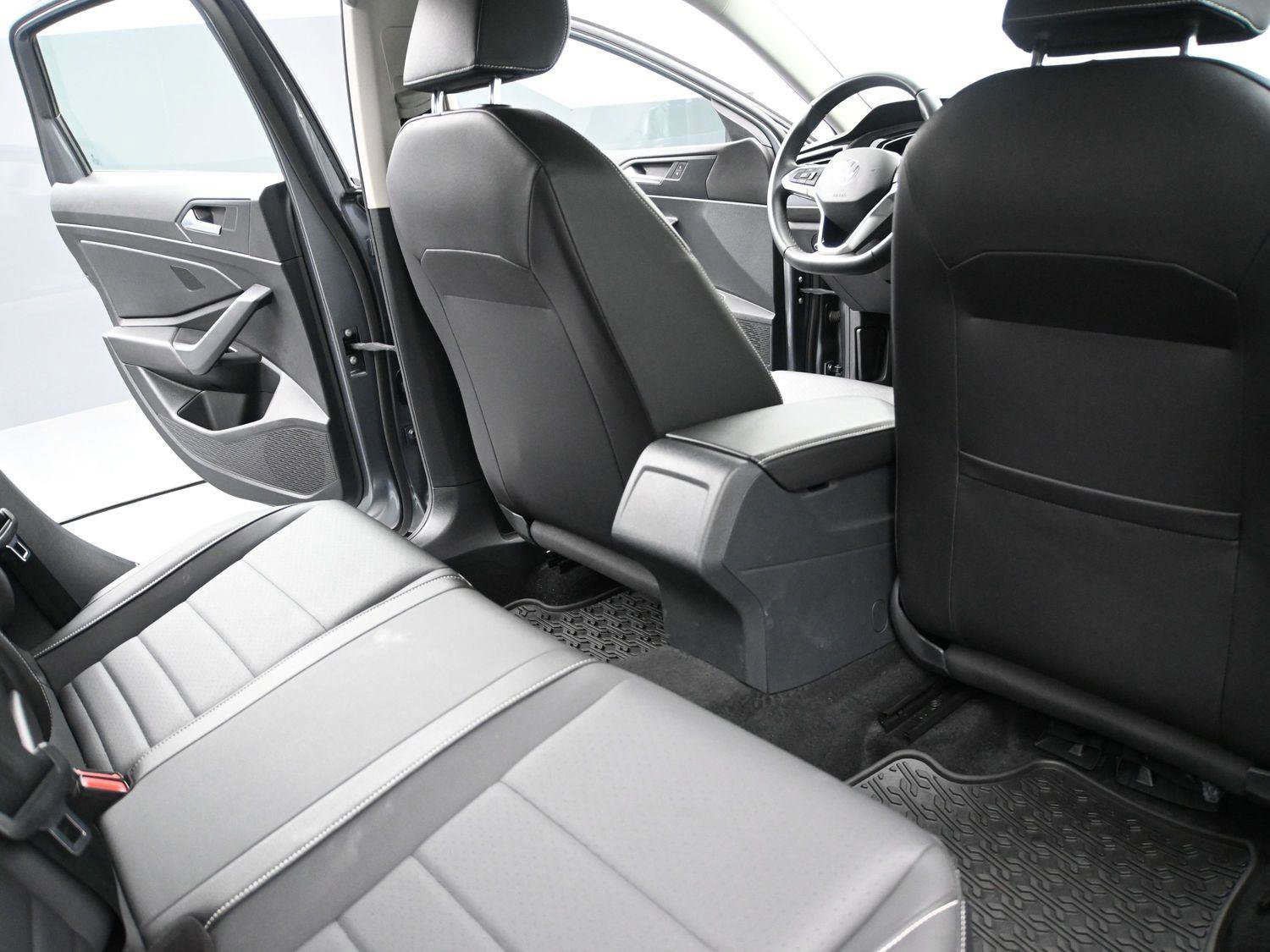 Certified 2023 Volkswagen Jetta SE image 16