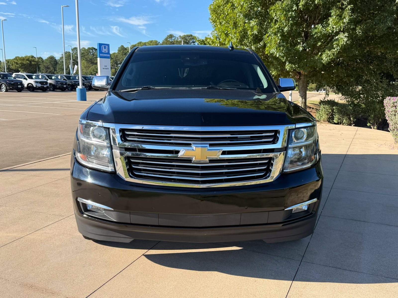 Used 2019 Chevrolet Tahoe Premier RWD image 2