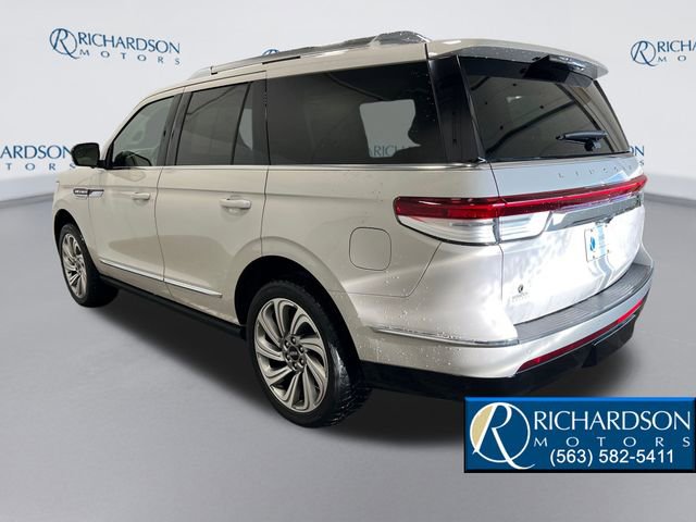 Used 2022 Lincoln Navigator Reserve image 3