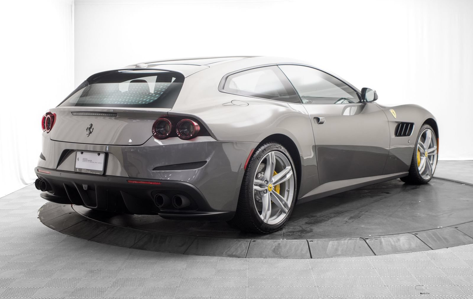 Used 2018 Ferrari GTC4Lusso AWD/4WD image 3