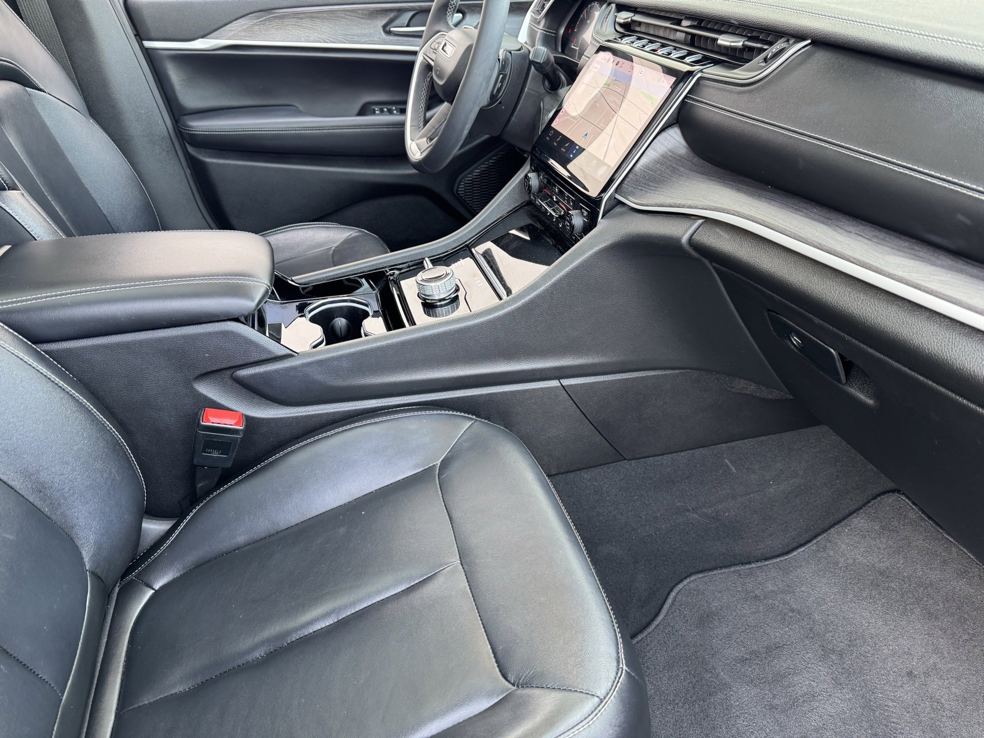 Used 2023 Jeep Grand Cherokee Limited image 10