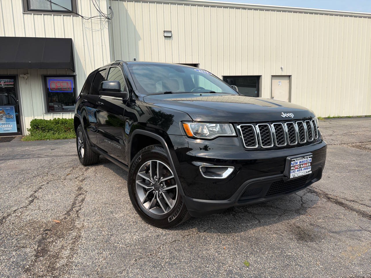 Used 2019 Jeep Grand Cherokee Laredo AWD/4WD image 8