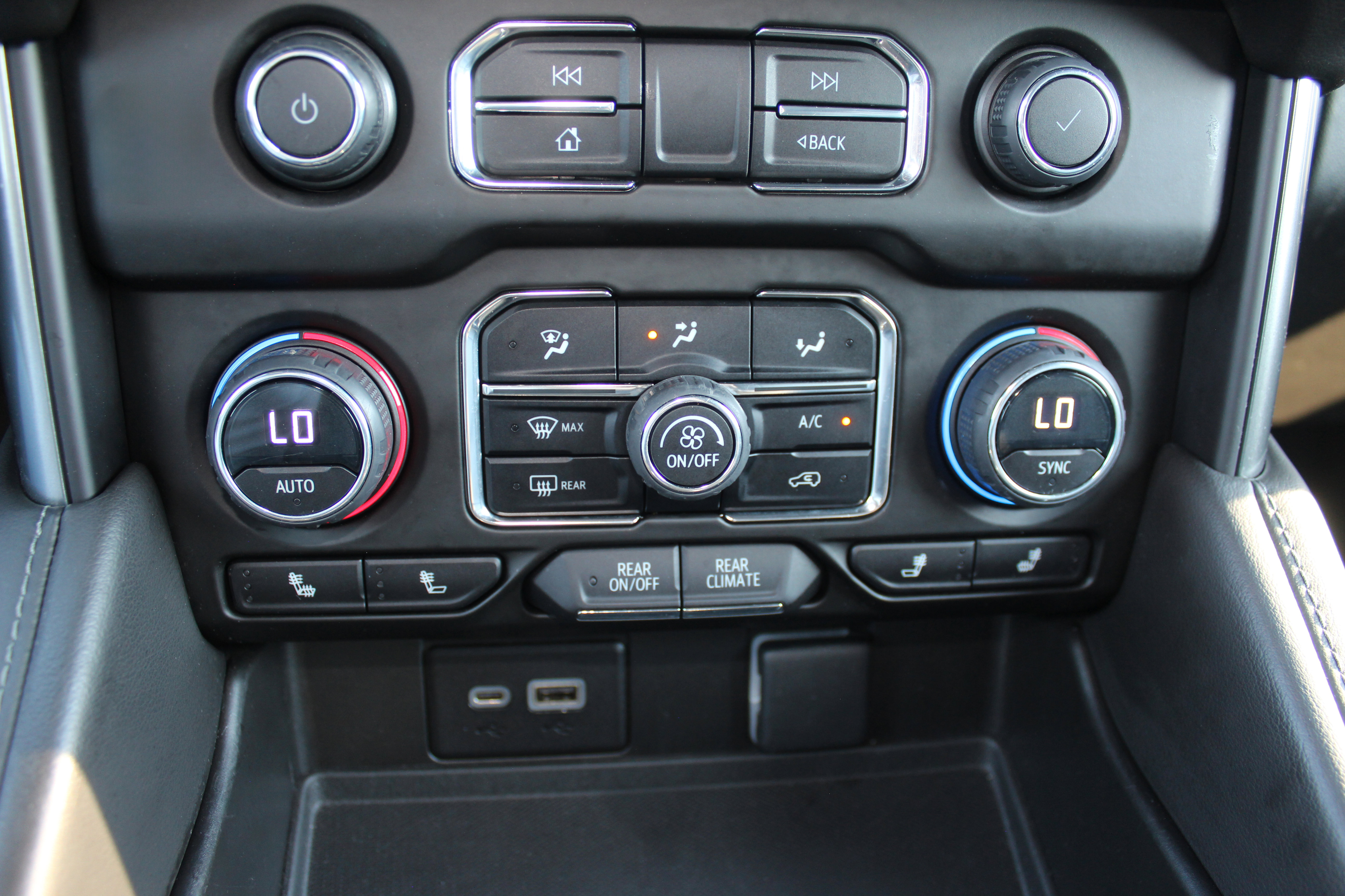 Used 2023 Chevrolet Suburban LT AWD/4WD image 12