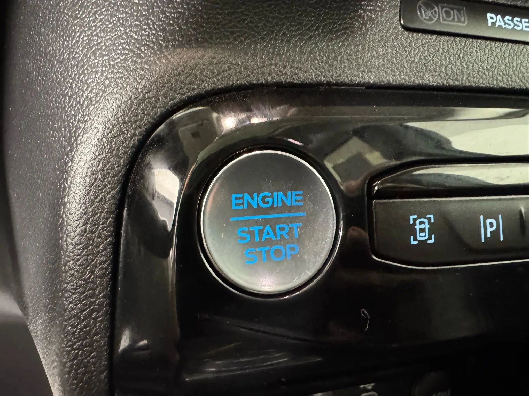 Used 2025 Ford Escape Platinum w/ Premium Technology Package AWD/4WD image 18