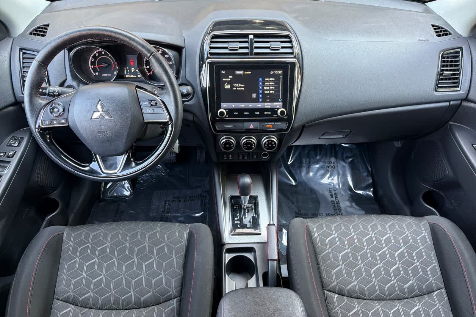 Used 2025 Mitsubishi Outlander Sport LE AWD/4WD image 3
