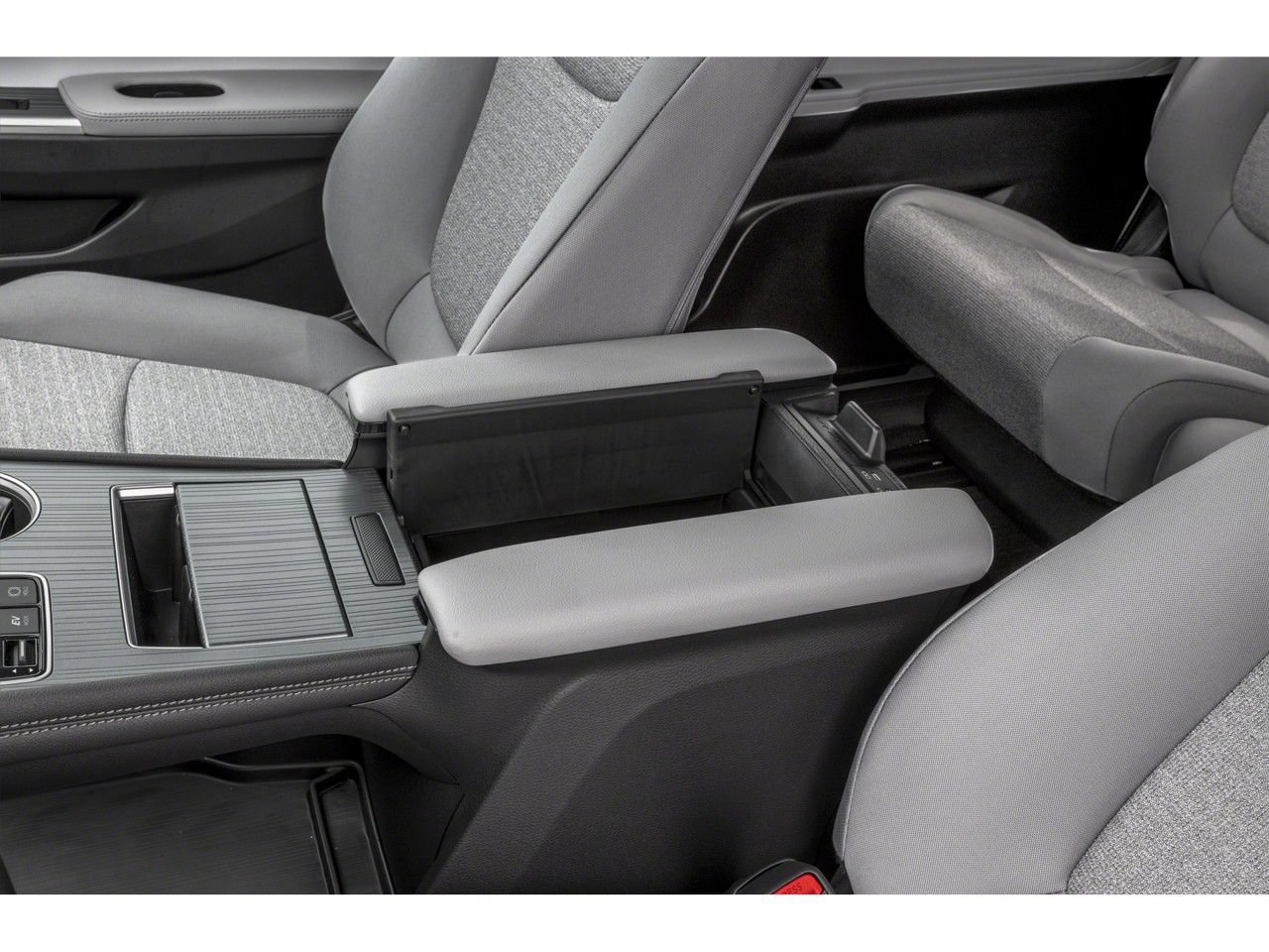 Used 2025 Toyota Sienna LE FWD image 10