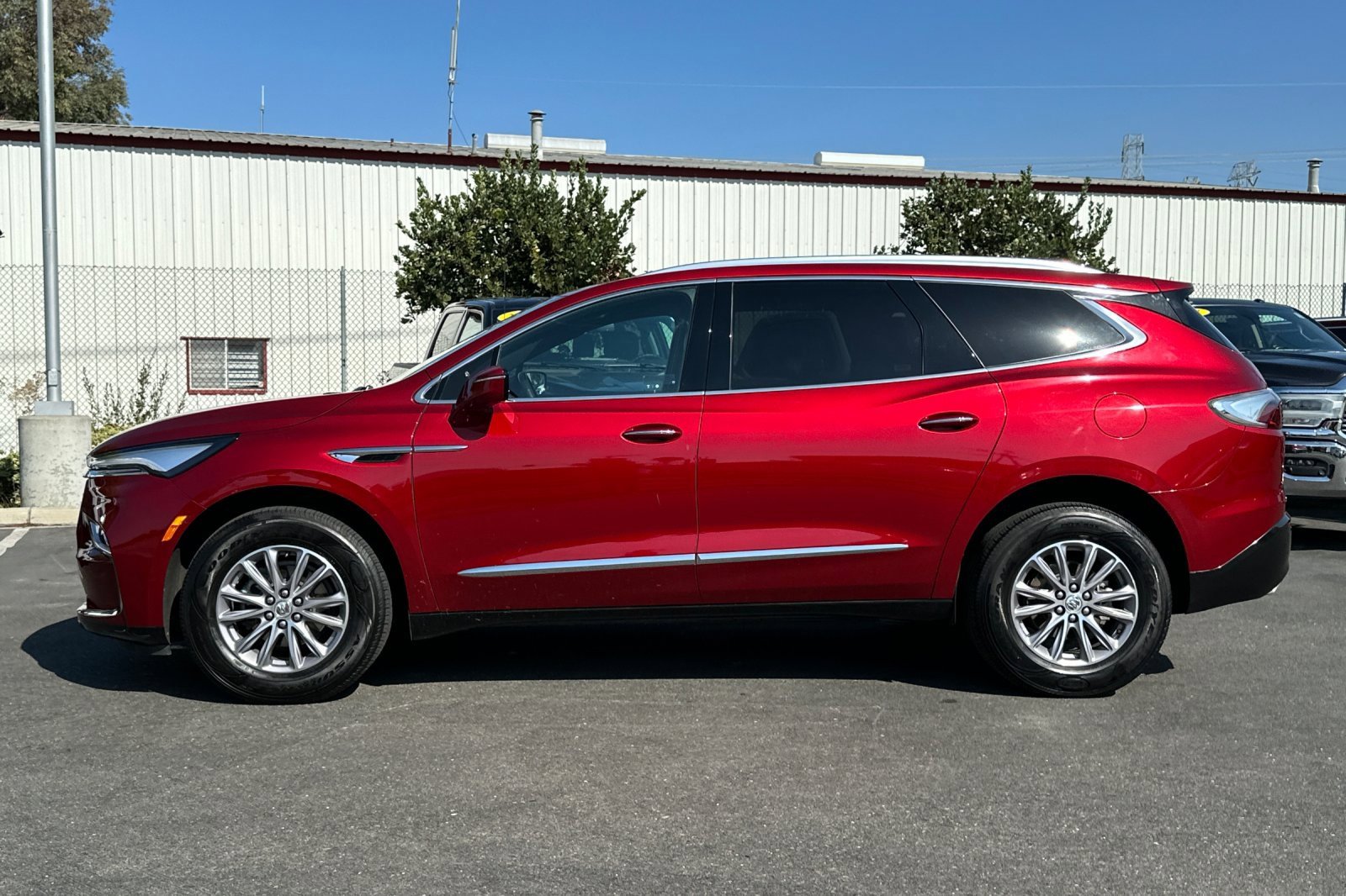 Used 2024 Buick Enclave Premium image 7