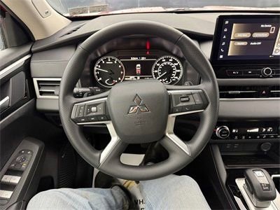 New 2026 Mitsubishi Outlander ES AWD/4WD image 15