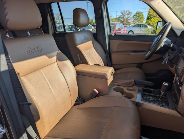 Used 2011 Jeep Liberty Limited w/ Tire & Wheel Group image 21