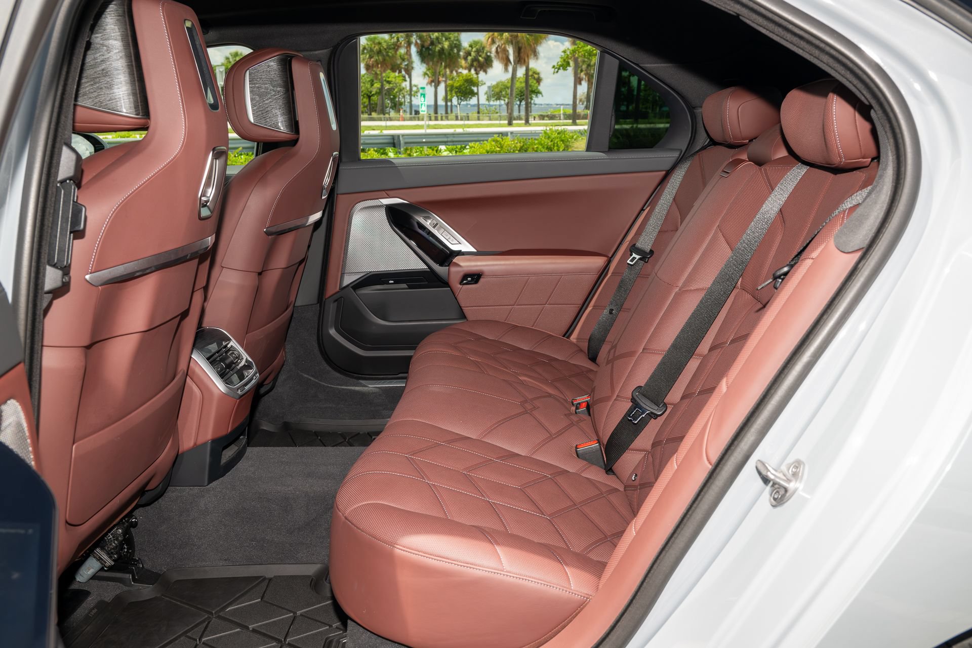 Used 2023 BMW 740i w/ Parking Assistance Package RWD image 24