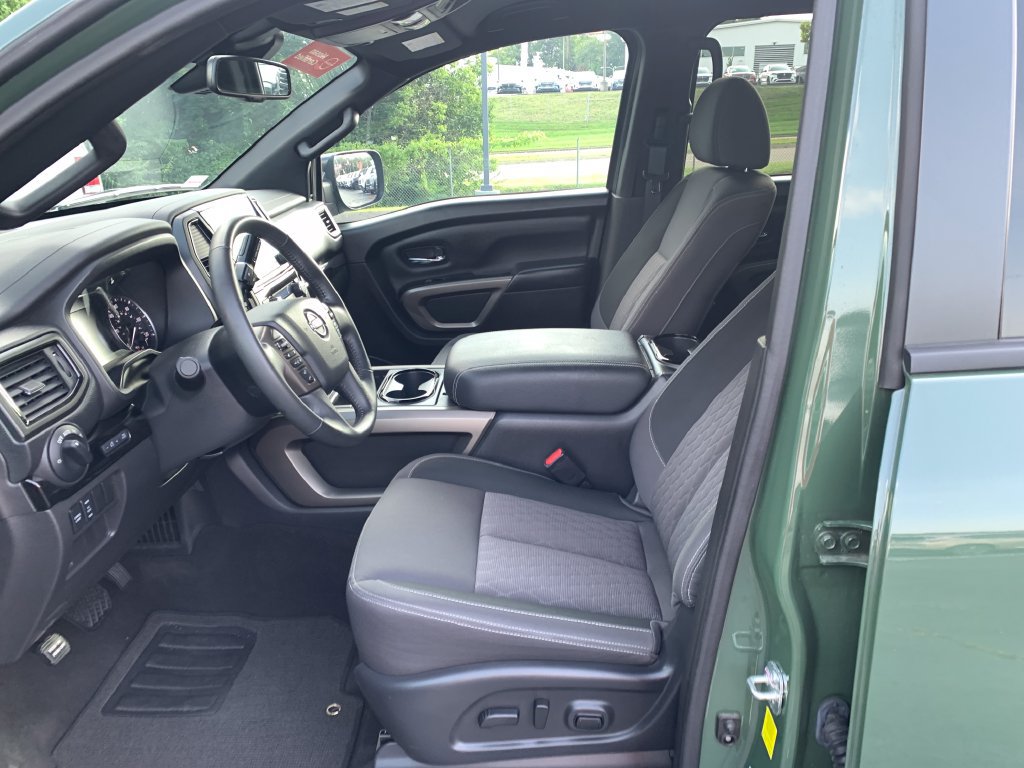 Certified 2024 Nissan Titan SV w/ SV Bronze Edition Package AWD/4WD image 18