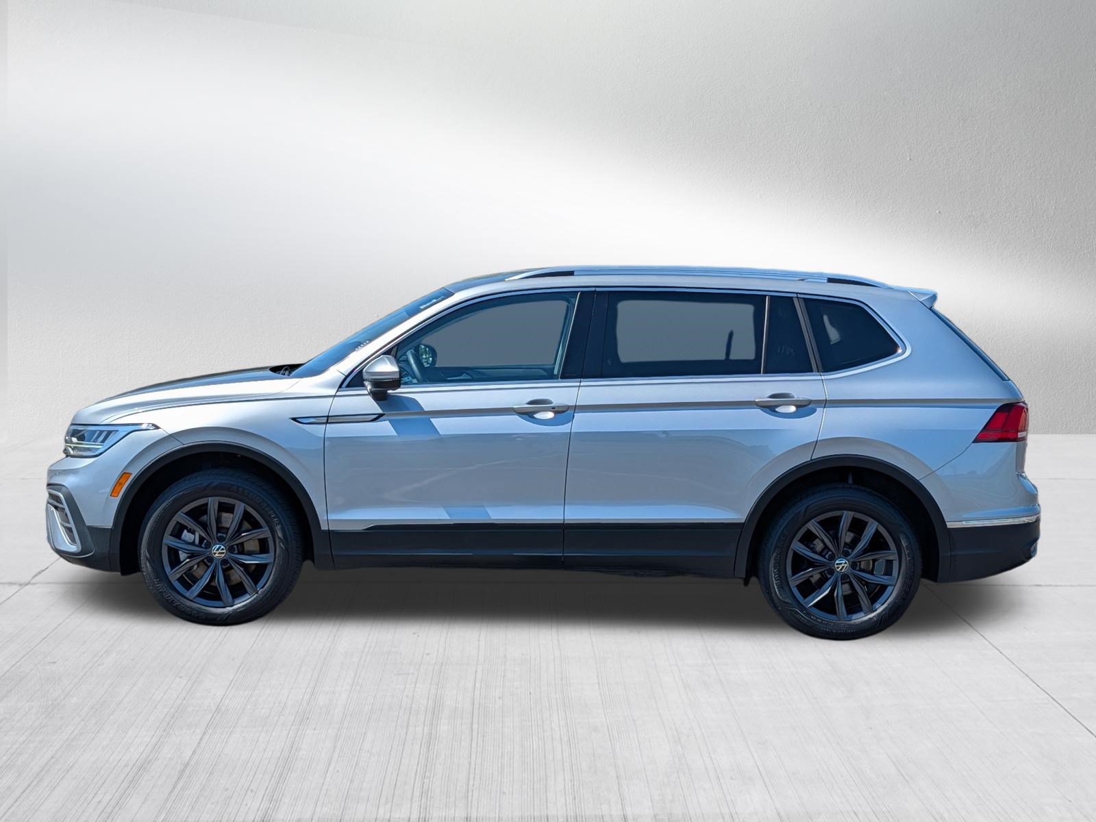 Used 2022 Volkswagen Tiguan SE AWD/4WD image 4