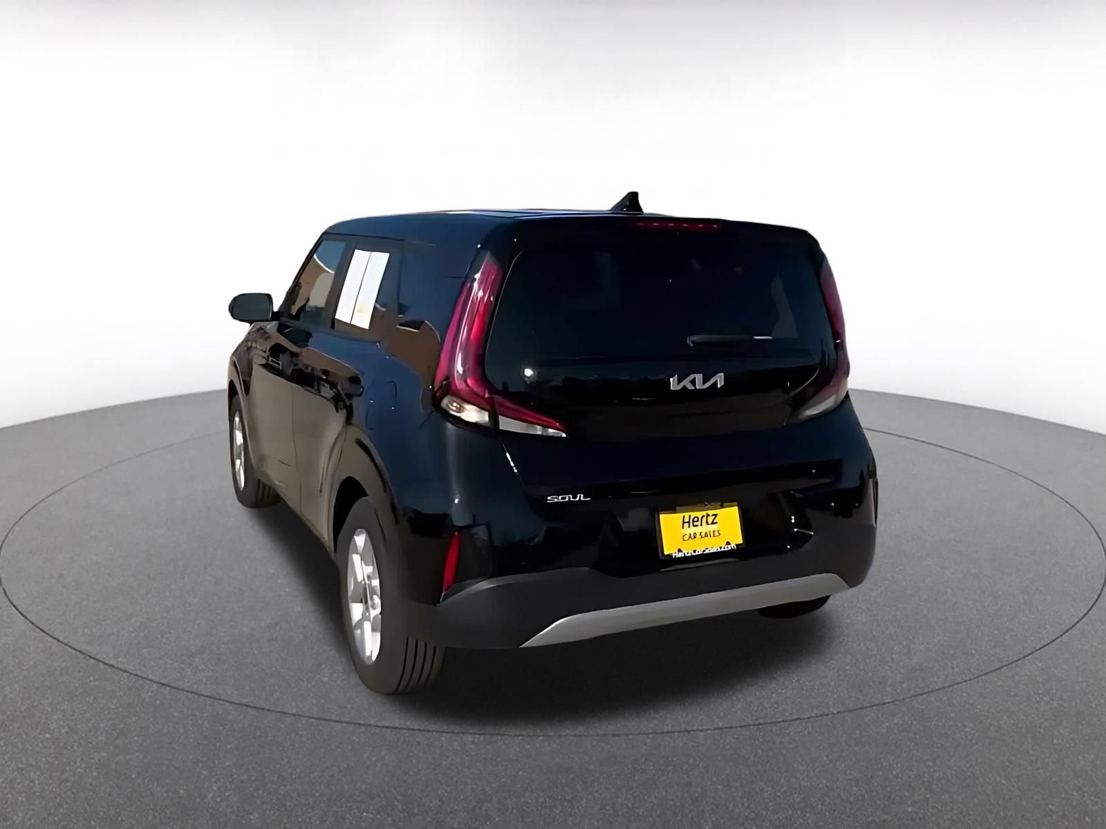 Used 2025 Kia Soul LX w/ LX Technology Package FWD image 9