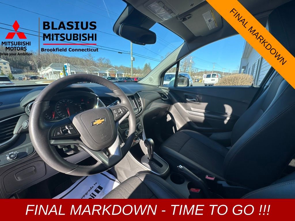 Used 2022 Chevrolet Trax LT w/ LT Convenience Package image 14