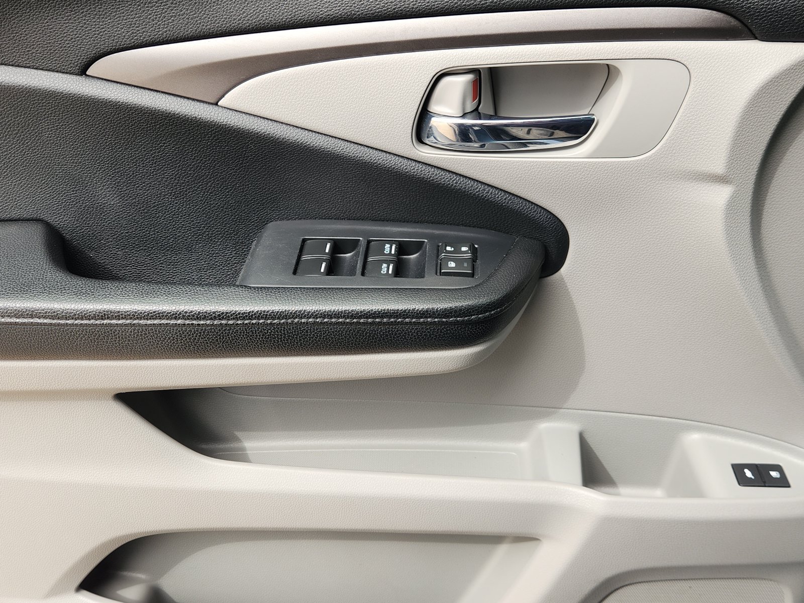 Used 2017 Honda Pilot EX-L image 26