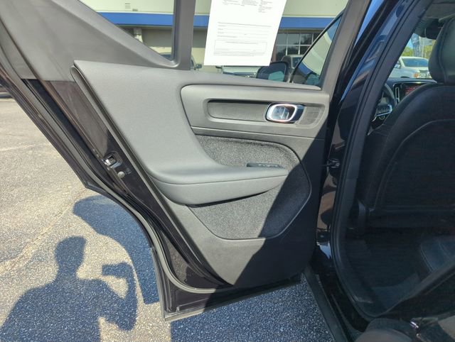 Used 2024 Volvo XC40 B5 Ultimate image 27