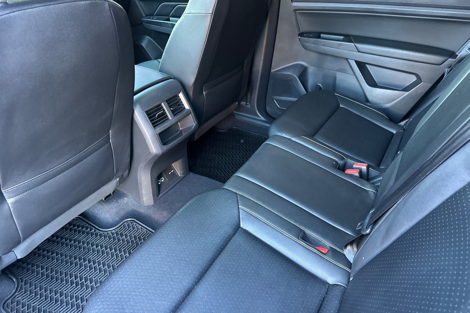 Used 2020 Volkswagen Atlas Cross Sport SEL image 9