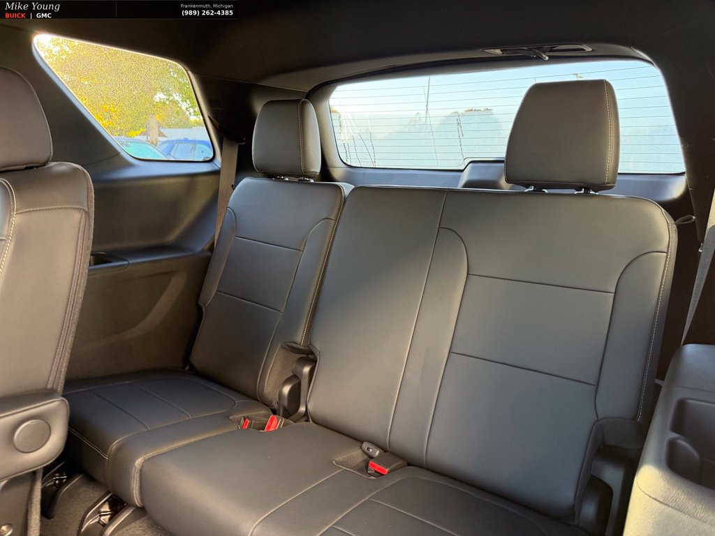 Used 2023 Chevrolet Traverse LT w/ LPO, Floor Liner Package FWD image 15
