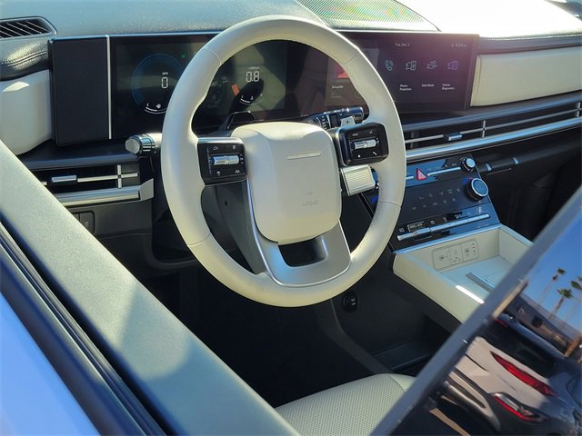 Used 2025 Hyundai Santa Fe SEL image 3