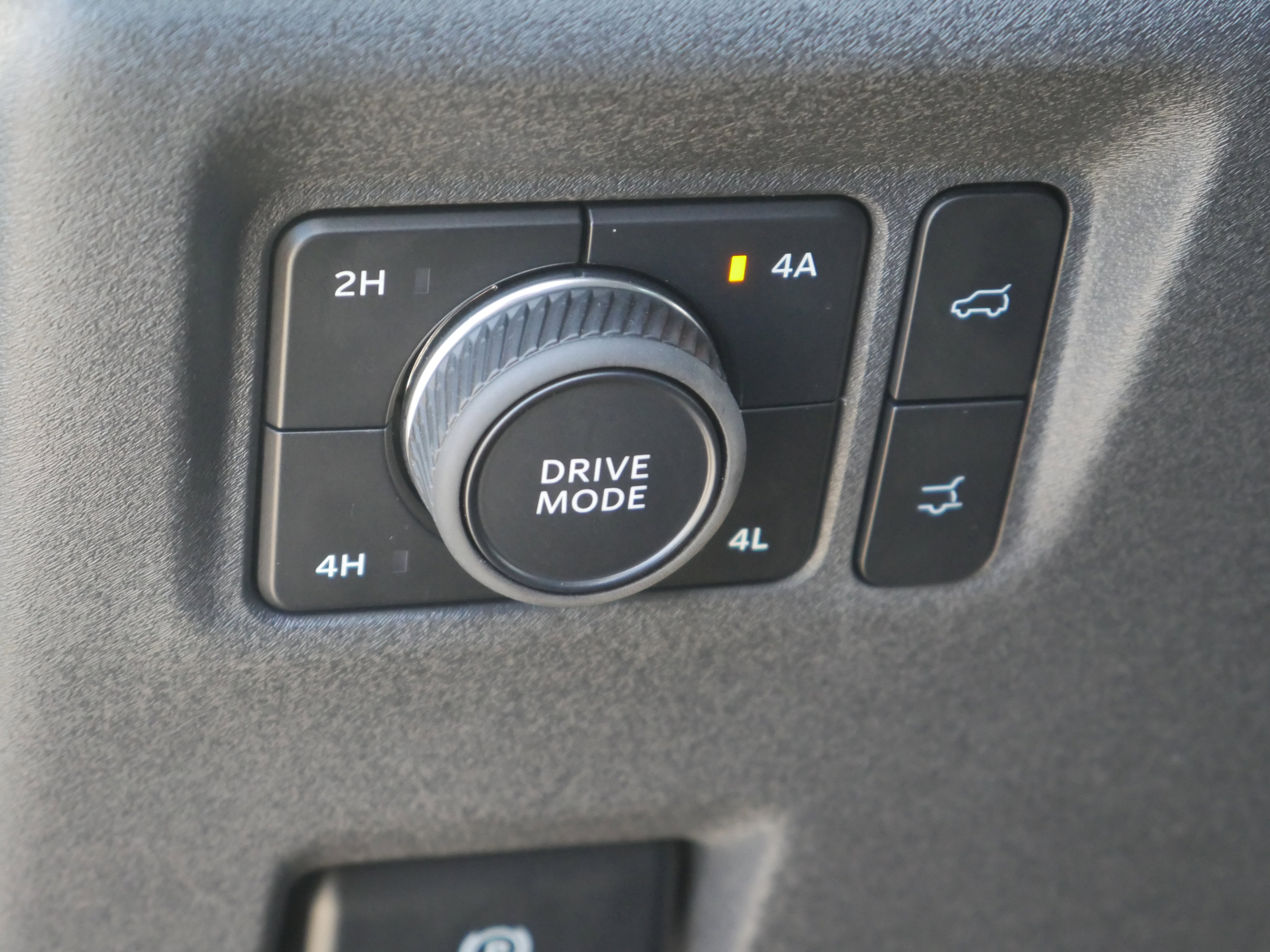 Certified 2025 Ford Expedition Active image 5