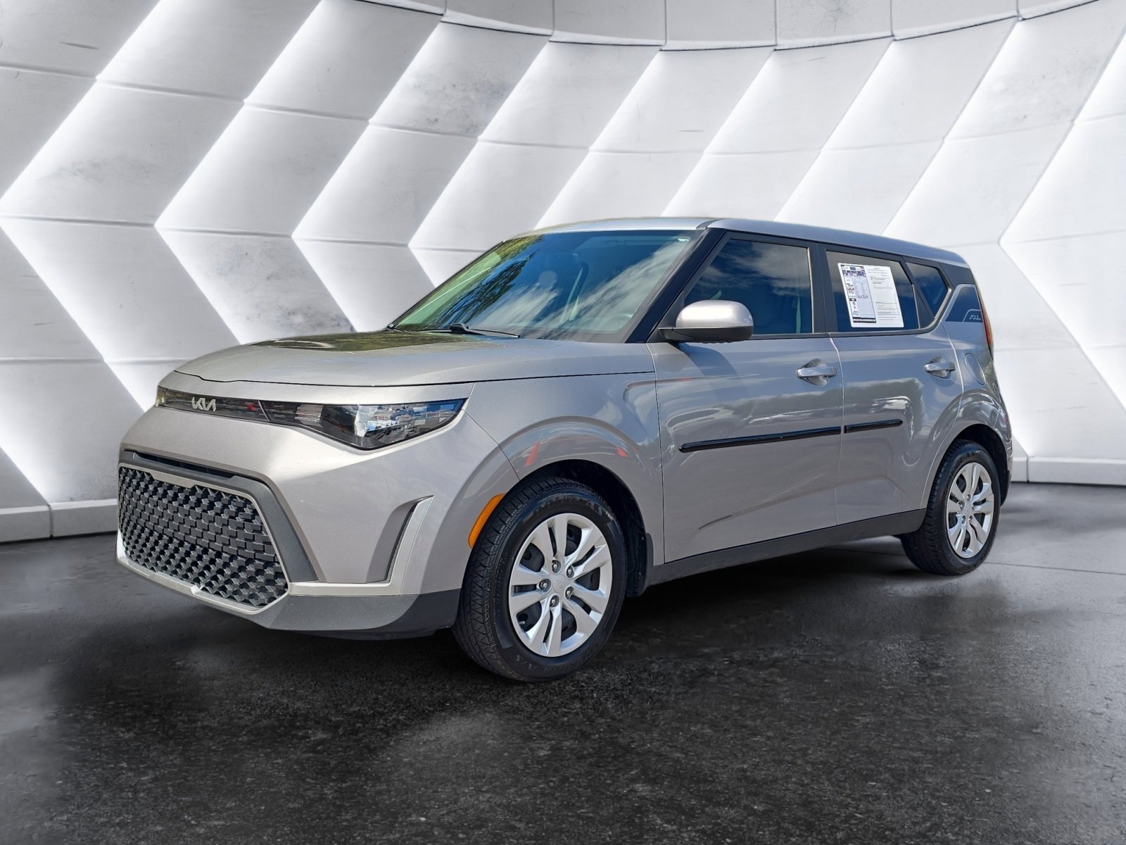 Used 2023 Kia Soul LX image 1