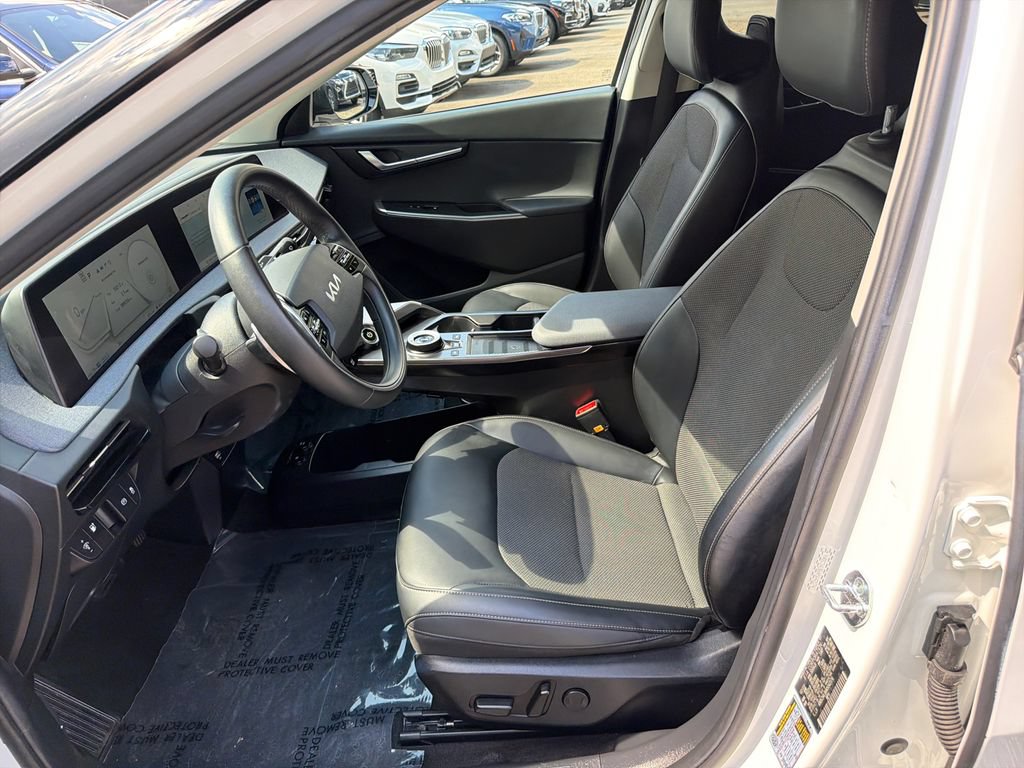 Used 2022 Kia EV6 Light RWD image 9