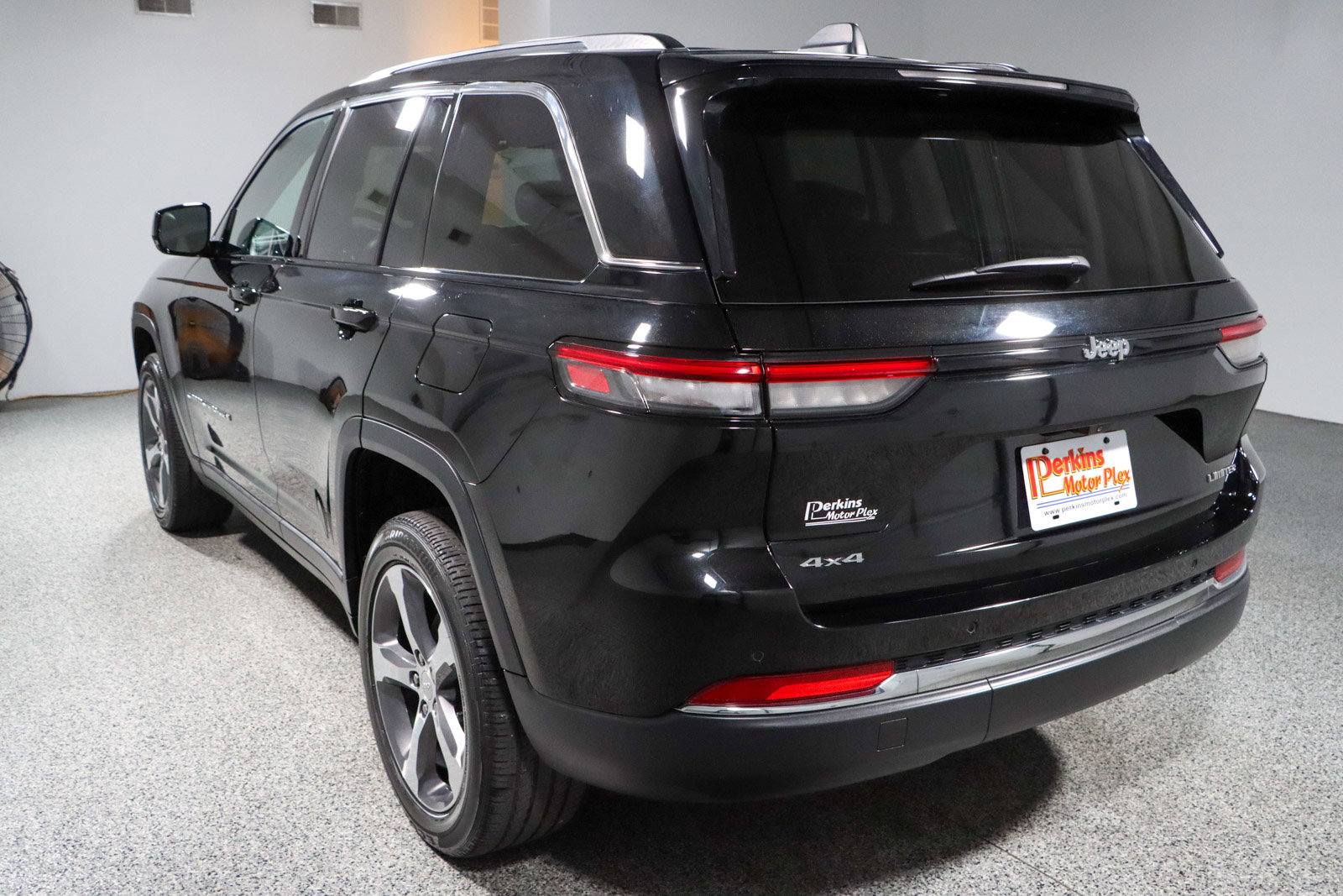 Used 2023 Jeep Grand Cherokee Limited image 9