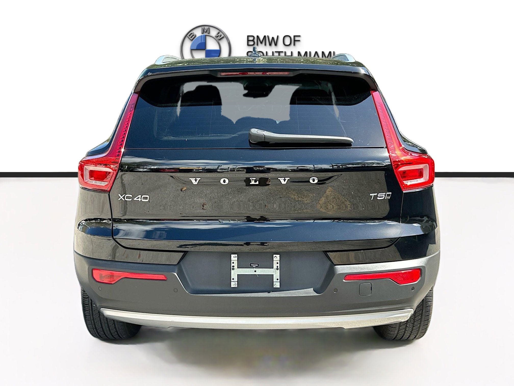 Used 2020 Volvo XC40 T5 Momentum w/ Protection Package Premier image 6