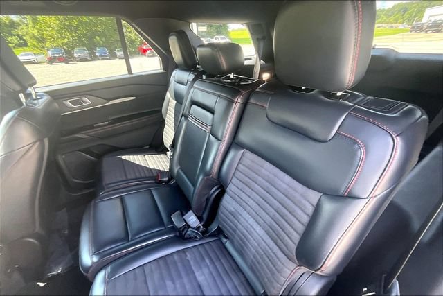 Used 2025 Ford Explorer ST-Line w/ ST-Line Street Pack AWD/4WD image 24