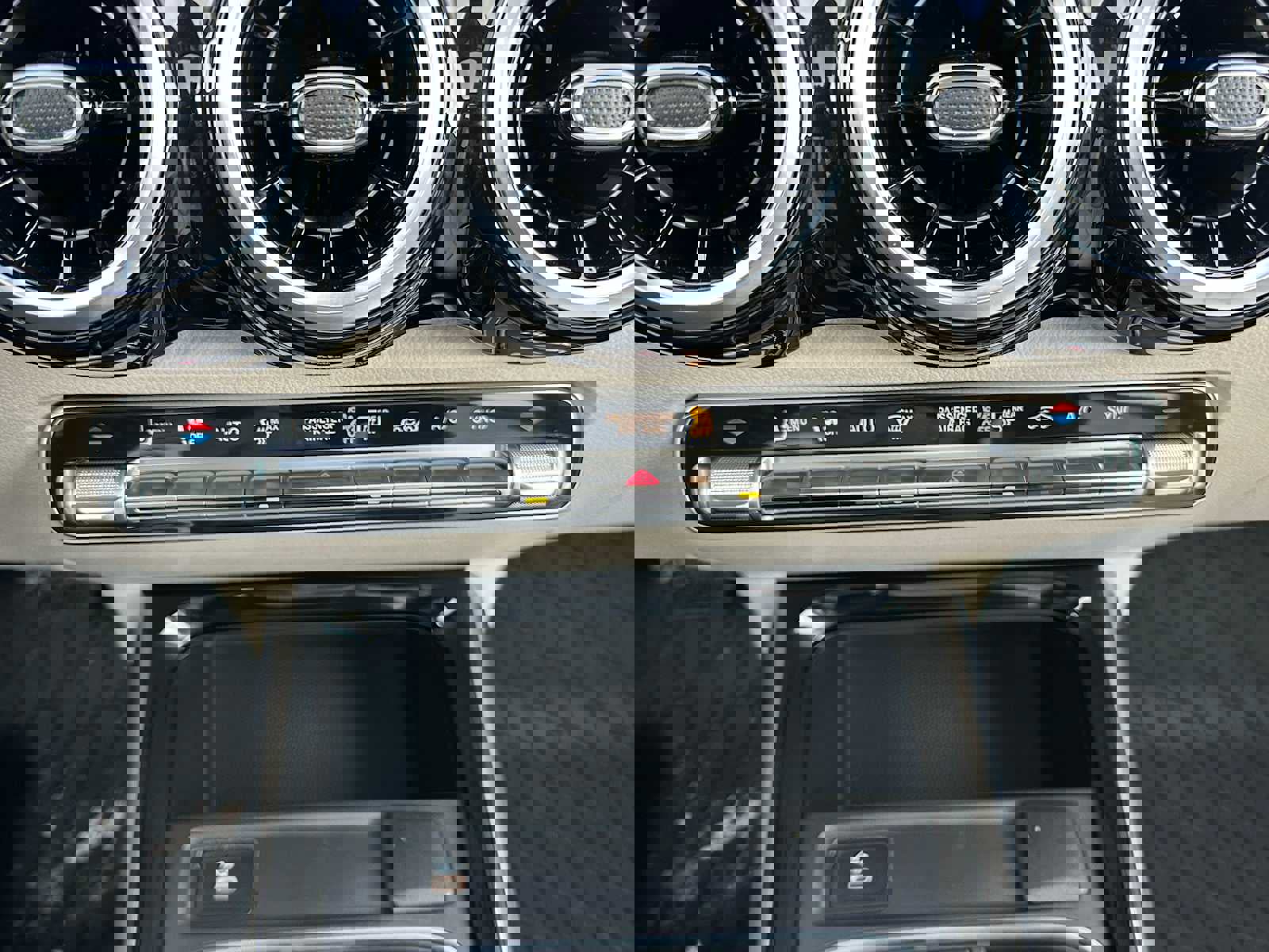 Used 2026 Mercedes-Benz GLB 250 4MATIC image 28