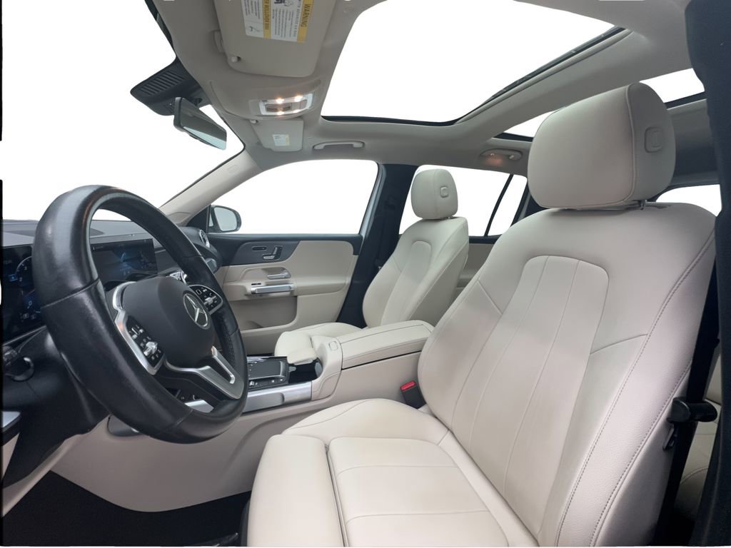 Used 2022 Mercedes-Benz GLB 250 w/ Premium Package Lite image 19