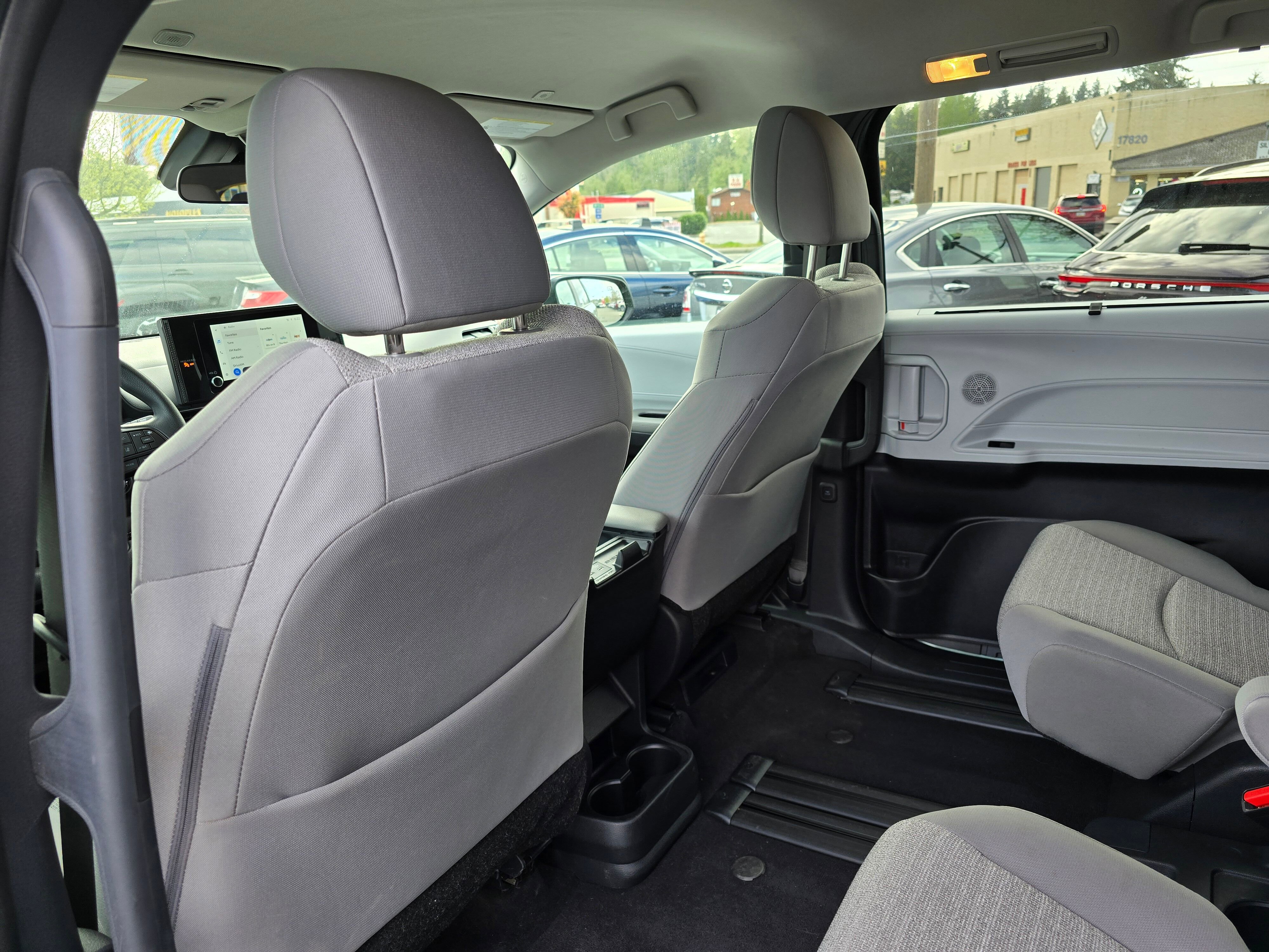 Used 2025 Toyota Sienna LE FWD image 15