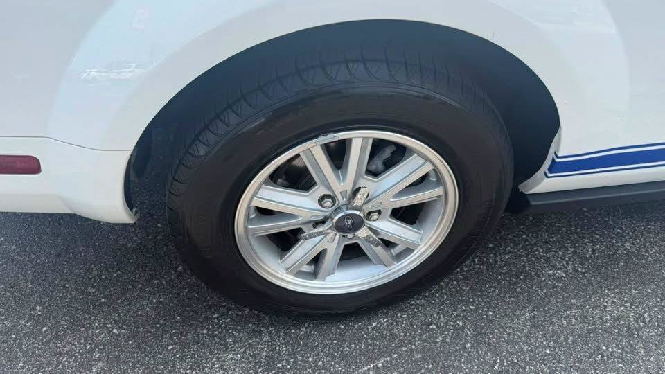 Used 2006 Ford Mustang Coupe RWD image 20
